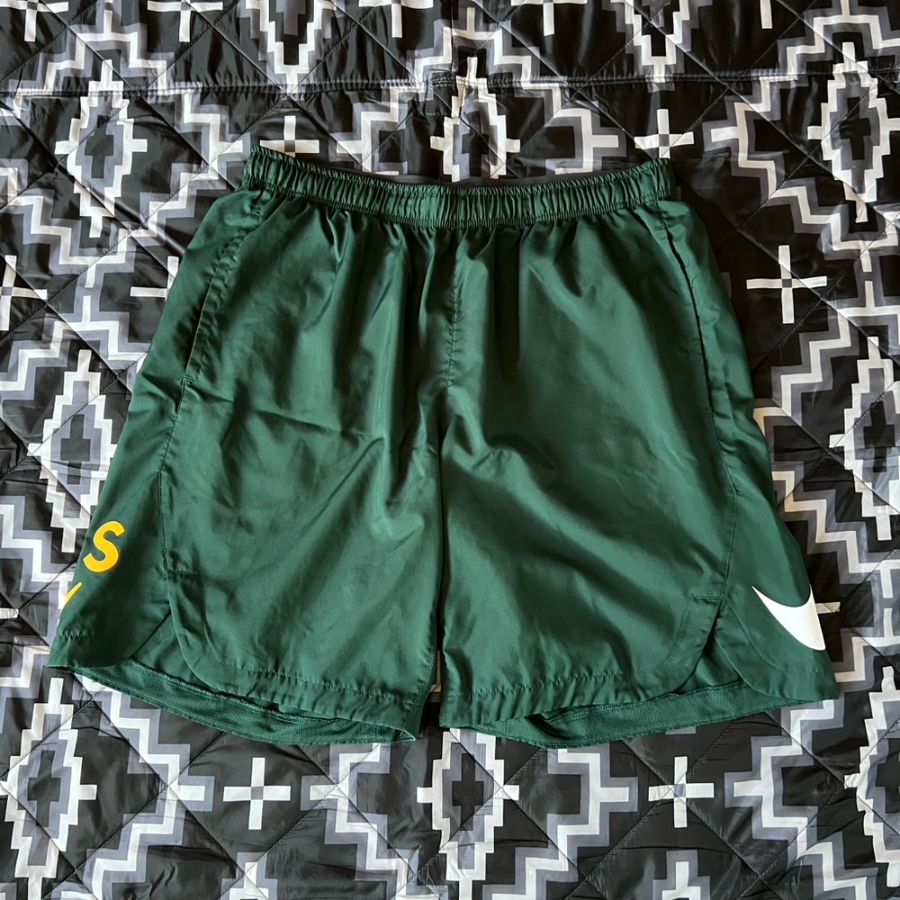 Nike Green Athletic Shorts for Performance
